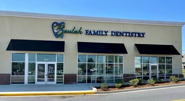 Exterior of the Beulah dental office located in the Public Shopping Center on Beulah Rd.